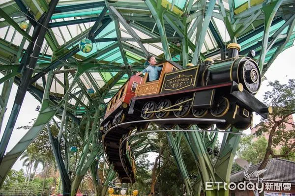 ▲▼全新2.0版「幾米星空飛天小火車」與經典角色登場。(圖/記者游芳男翻攝,下同)