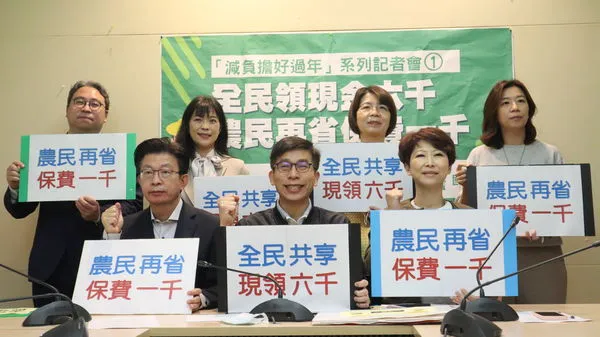 ▲▼民進黨立委呼籲代繳一年農民保險。(圖/鍾佳濱辦公室提供)