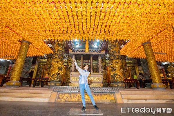 ▲石碇五路財神廟呈現金碧輝煌的感覺,相當適合春節參拜求財。(圖/新北市觀旅局提供)