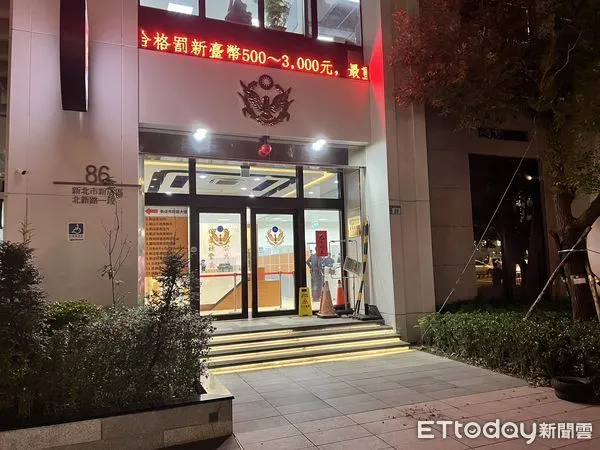 ▲▼新店警遭摺疊刀割傷左臉,傷口長達8公分。(圖/記者陳雕文翻攝)