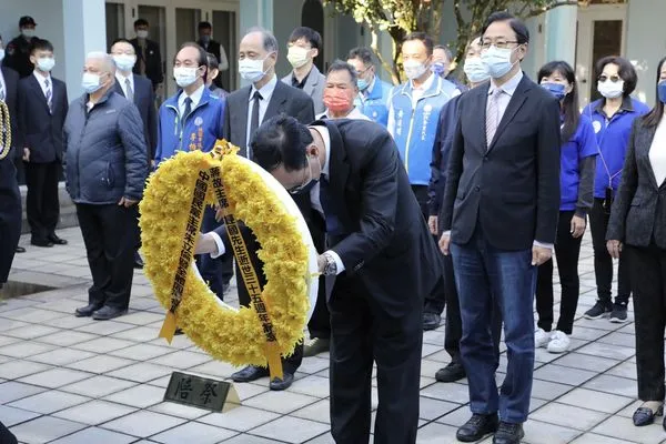 ▲朱立倫13日謁陵蔣經國。(圖/國民黨文傳會提供)