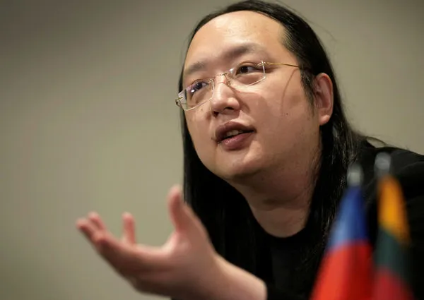 ▲▼唐鳳出訪立陶宛,接受路透社專訪。(圖/路透)