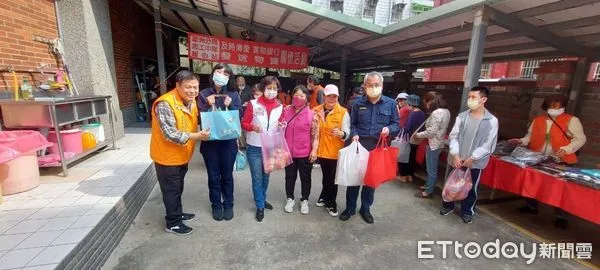 ▲▼ 新北市蘆洲分局志工中隊在中隊長、市議員黃桂蘭的領導下,成立了「暖心站」,目的是透過警察志工隊的協助,幫助在地脆弱家庭。 。(圖/記者戴上容翻攝)