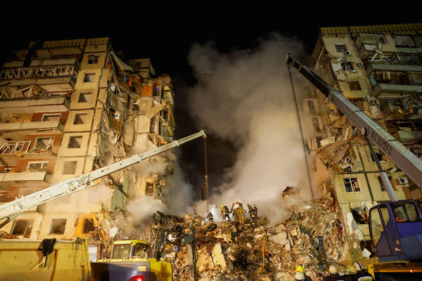 ▲▼第聶伯羅（Dnipro）一棟公寓遭到空襲，至少12人死亡。（圖／路透）
