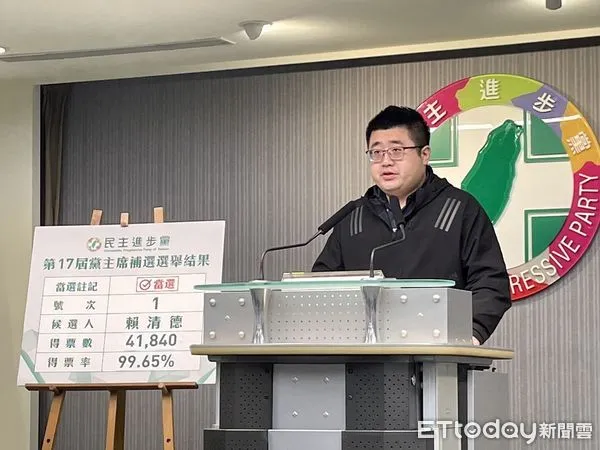 ▲▼民進黨代理秘書長林鶴明宣布主席補選結果。(圖/記者呂晏慈攝)