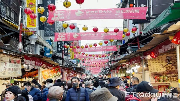 ▲迪化街年貨大街,兔年,辦年貨,春年,乾貨,零嘴,年節禮品。(圖/記者謝婷婷攝)