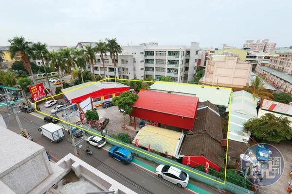 台中大里塗城國小旁的土地(黃框處),被林碧秀占用當服務處多年。