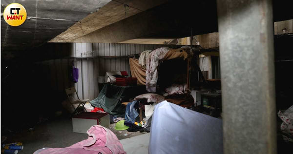 在歷代「居民們」多年的「努力」下,居住設備儘管簡陋卻也相當完善。(圖/周志龍攝)