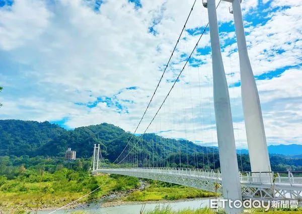 ▲桃園市大溪區中庄吊橋春節前夕開放啟用,中庄吊橋可提供遊客走訪大漢溪兩岸參訪。(圖/記者沈繼昌翻攝)