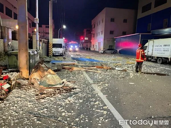 ▲台南市安南區日前發生一爆炸案,消防局火調科查出,係熱風烤箱加熱金屬工件及鋁粉等,於加熱作業過程中引起爆炸事件。(圖/記者林悅翻攝,下同)