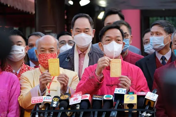 ▲▼香港新年抽得「中籤」 「威人威威不是威」要港府多聽意見。(圖/翻攝臉書)