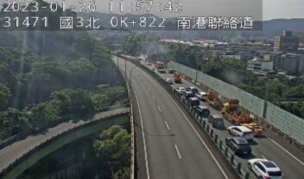 ▲▼台北市環東大道連接國道3號聯絡道火燒車。（圖／翻攝國道監視器）