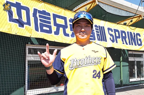 ▲林威助、王威晨 。(圖/兄弟提供)