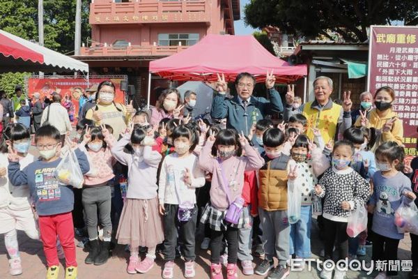 ▲「台南鹽水蜂炮」，將於2月5日元宵節當晚9時在鹽水國中操場，施放4座主炮城蜂炮，台南市長黃偉哲邀國內外朋友來體驗「犁蜂炮」。（圖／記者林悅翻攝，下同）