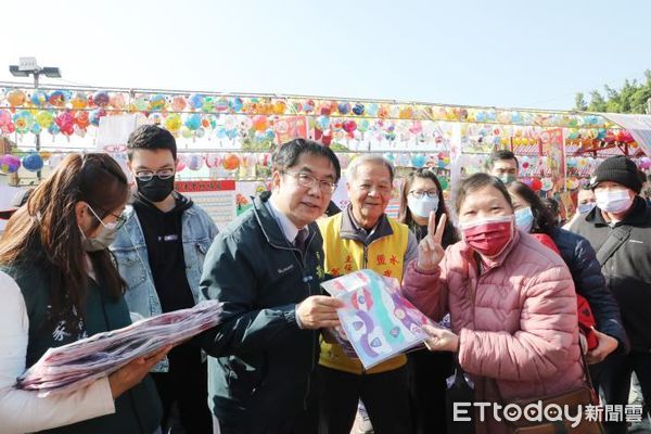 ▲「台南鹽水蜂炮」，將於2月5日元宵節當晚9時在鹽水國中操場，施放4座主炮城蜂炮，台南市長黃偉哲邀國內外朋友來體驗「犁蜂炮」。（圖／記者林悅翻攝，下同）