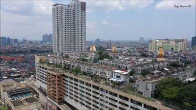 房子蓋在屋頂上！印尼雅加達「空中住宅區」　自帶汽車道、游泳池