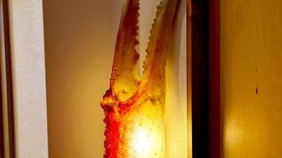 日式旅館見「巨型蟹鉗燈」放門邊　奇特造型網驚喊：想要搜同款