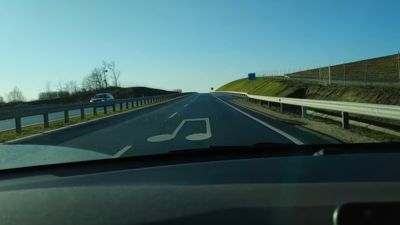 匈牙利有會唱歌的公路！　車開過去要在「速限內」才能聽到最完美的音樂