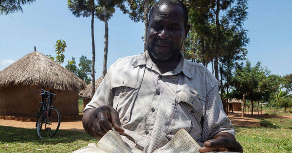 東非烏干達一名男子，娶了12個老婆生下102個孩子。（圖／翻攝自鏡報）