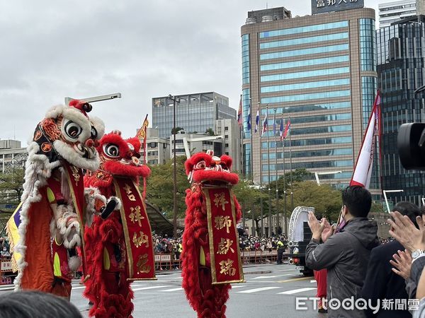 ▲▼台灣燈會踩街遊行-台北市立大學醒獅隊。（圖／記者袁茵攝） 