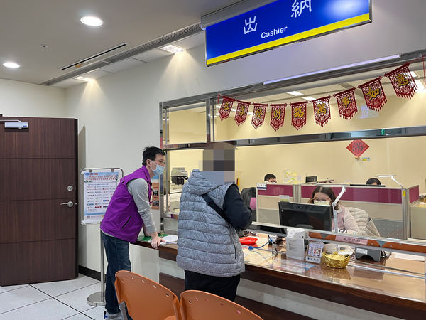 ▲▼新北許姓女子帶港式臘腸回國違反非洲豬瘟防疫規定,被罰20萬元認錯辦分期付款。(圖/行政執行署新北分署提供)