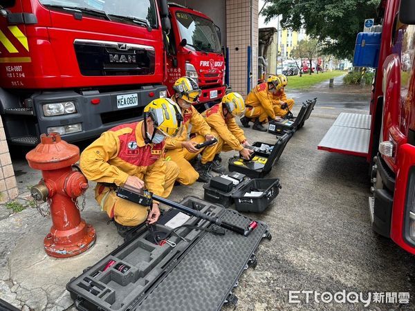 ▲因應土耳其震災傷亡台北市消防局搜救隊整裝待發。（圖／記者張君豪翻攝）