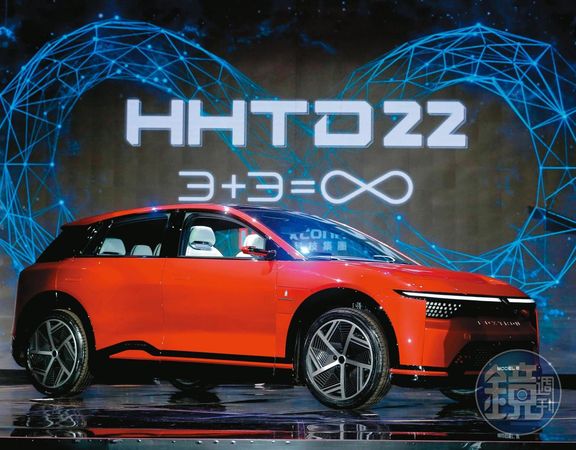 劉揚偉在去年鴻海科技日推出新款電動車，強調打造漂亮好車。