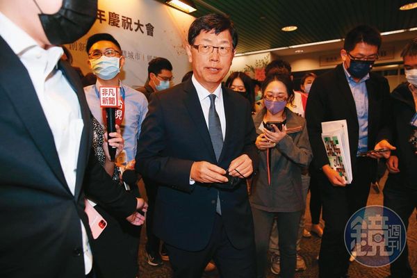 鴻海集團董事長劉揚偉（圖）遭控違法解雇推動MIH電動車平台的技術長魏國章，新北地院本月21日首度開庭。