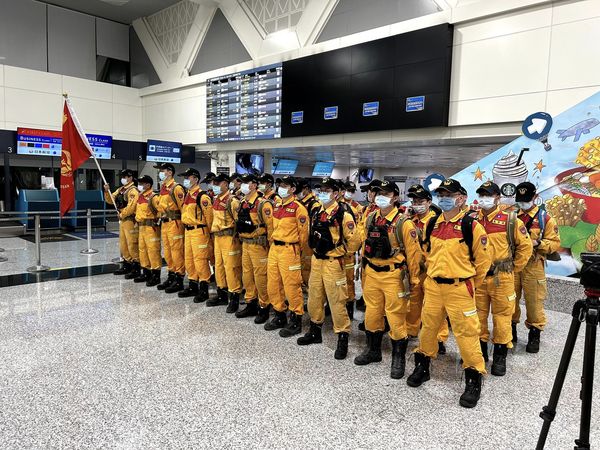 台灣搜救隊前往土耳其救災。（圖／翻攝自Facebook／外交部、消防署）