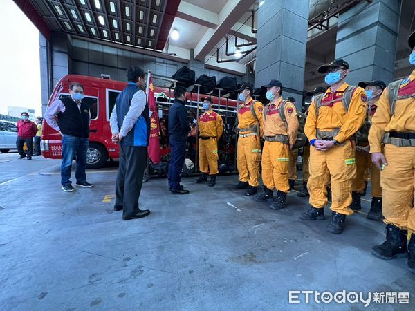 ▲台北市長蔣萬安7日下午赴消防局視察第二波馳援土耳其的搜救隊員，並訓勉注意自身安全。（圖／記者張君豪翻攝）