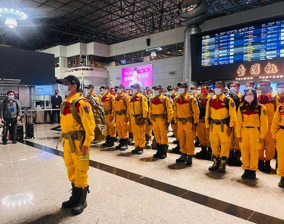 ▲▼臺灣國際搜救隊搭乘專機前進土耳其地震災區執行援救任務。（圖／外交部提供）