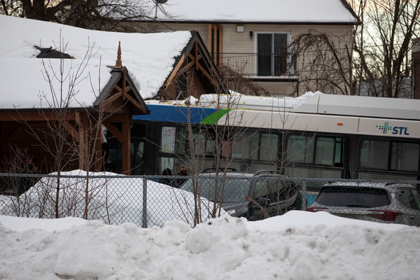 ▲▼加拿大魁北克發生公車衝撞托兒所事件，2兒童死亡。（圖／路透社）