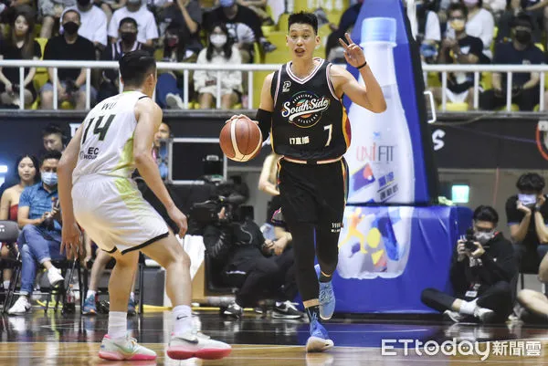 ▲▼林書豪加盟PLG職籃首場先發出賽。(圖/記者李毓康攝)