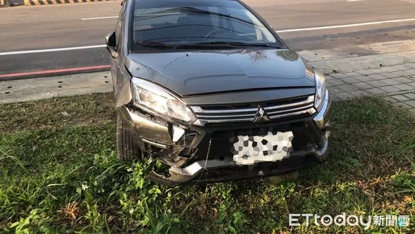 ▲▼三峽68歲李男開車發生擦撞後,在撞上路旁13輛機車 。(圖/記者陳以昇翻攝)