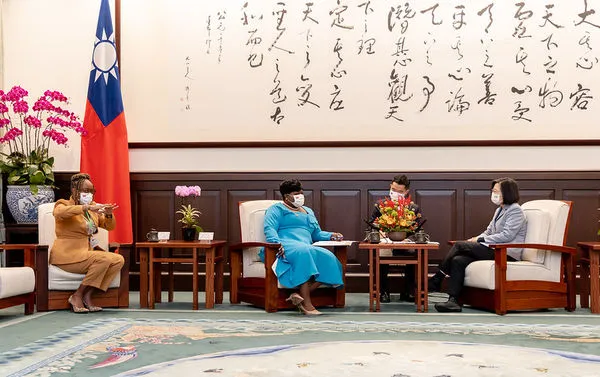 ▲▼總統蔡英文接見「聖文森及格瑞那丁外交、外貿、區域統合暨僑務部長彼德絲(Keisal Melissa Peters)」。(圖/總統府提供)