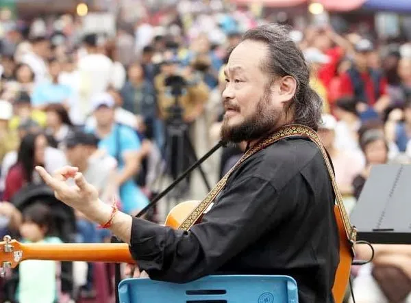 ▲曾獲第15屆金曲獎最佳客語演唱人獎的謝宇威,即將出任桃園市客家文化基金會董事。(圖/翻攝自謝宇威臉書)