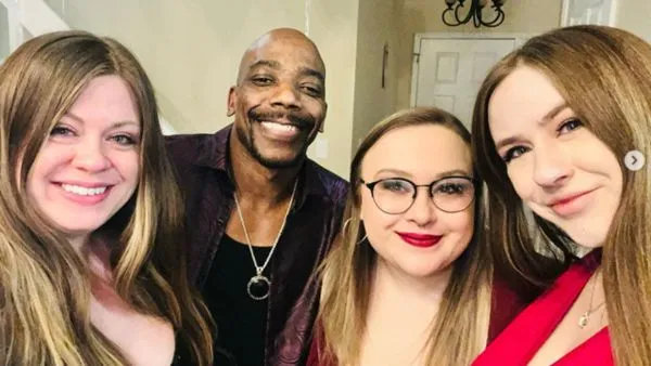 ▲▼外國39歲男子尼克(Nick Davis)先後娶了3個老婆。(圖/翻攝instagram@the.davis.family_official.page)