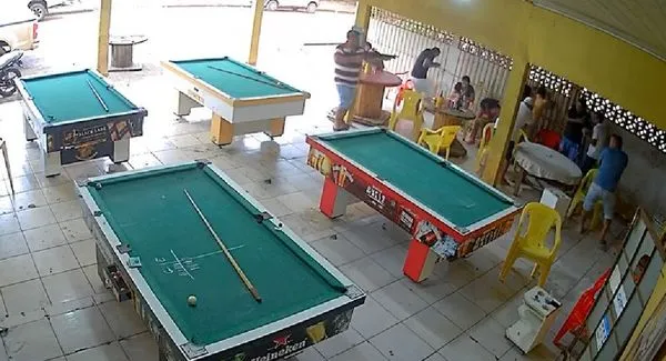 桌球打輸被笑!男怒掏出霰彈槍 行刑式射殺7人「最小死者12歲」。(圖/翻攝自Twitter)