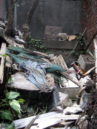 徐志皓將方姓少女的屍體以黑色塑膠袋包覆,從友人租屋處二樓加蓋的房子屋頂丟棄。(圖/報系資料照)