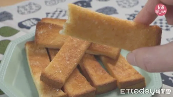 蜜糖吐司條、蒜香吐司條(圖/《168懶人料理》提供)