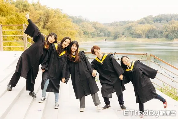 ▲▼ 蘭潭姊妹亭重現「無敵水景」 來嘉輕旅行拍畢業照正夯 。(圖/嘉義市政府提供)