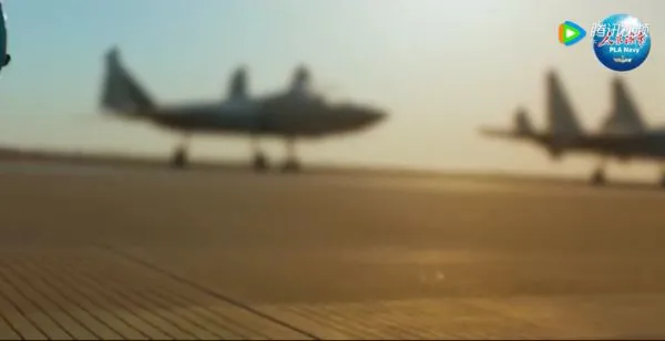 ▲▼解放軍海軍招募片「殲-35」遮面亮相。(圖/翻攝自微信公眾號/人民海軍)