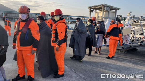 ▲▼獅子山籍雜貨輪合創996失火。(圖/記者郭世賢翻攝)