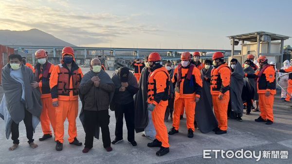 ▲▼獅子山籍雜貨輪合創996失火。(圖/記者郭世賢翻攝)