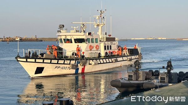 ▲▼獅子山籍雜貨輪合創996失火。(圖/記者郭世賢翻攝)