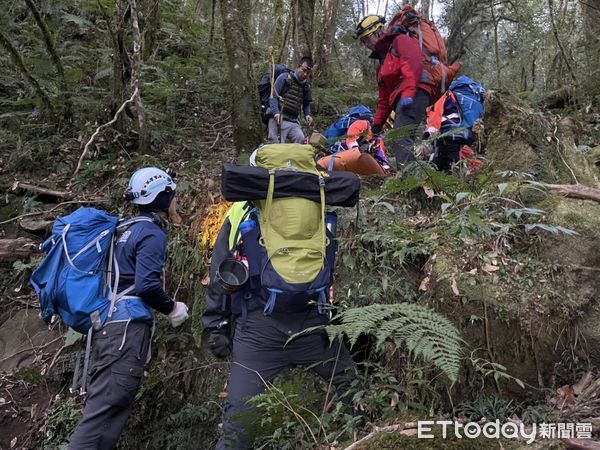 ▲▼ 山友受困水樣森林旁營地 。(圖/嘉義縣消防局提供)