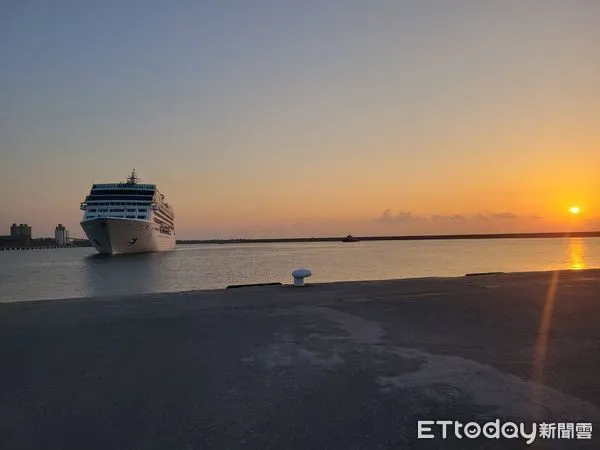 ▲▼國際郵輪禁令解除的第一艘國際郵輪,「諾蒂卡」號停泊花蓮港。(圖/花蓮港務分公司提供,下同)