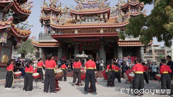 ▲台南塩埕烏橋玉聖宮，12日在玉聖宮廣場舉行《校園藝才好聲動Ⅲ》校園才藝成果音樂會。（圖／記者林悅翻攝，下同）