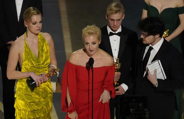 ▲▼紀錄片《納瓦尼》獲得奧斯卡最佳長片獎。俄國反對派領袖、普丁異議人士納瓦尼(Alexey Navalny)的妻子上台致詞。(圖/達志影像/美聯社)。