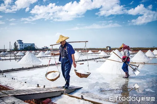 ▲交通部觀光局雲嘉南濱海國家風景區管理處,以井仔腳瓦盤鹽田風情影片,獲得柏林旅展金城門獎生態旅遊類銀星獎。(圖/記者林悅翻攝,下同)